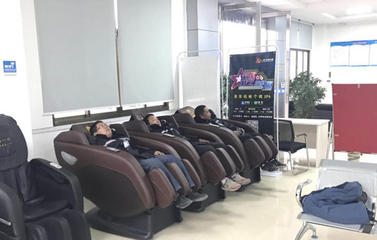 按摩椅老人用哪个牌子好（哪个牌子的按摩椅好用质量好）